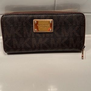 Micheal Kors wallet